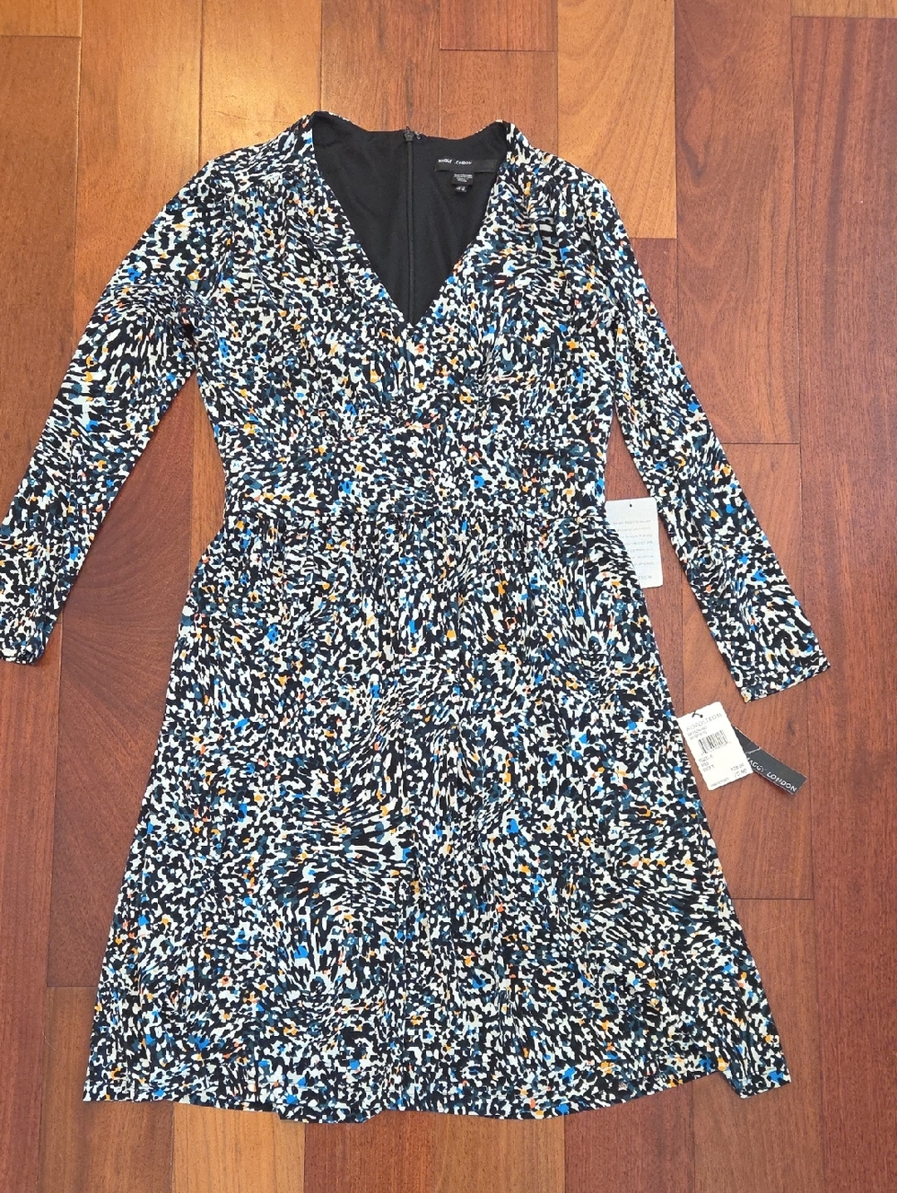 Maggy London Long Sleeve V-Neck Printed Fit And Flare Dress Size 6 NWT